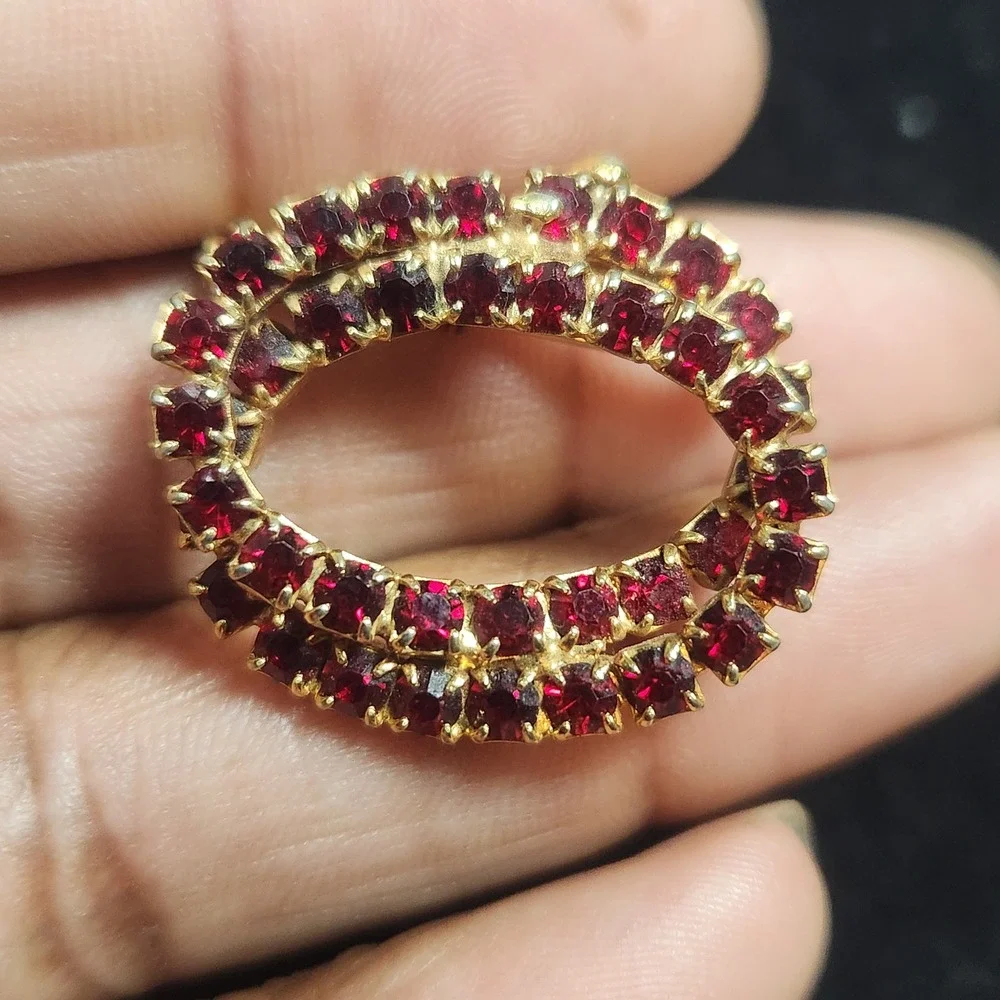 Vintage Ruby Red Rhinestone Oval Wreath Brooch Gold Tone Double Row Pin